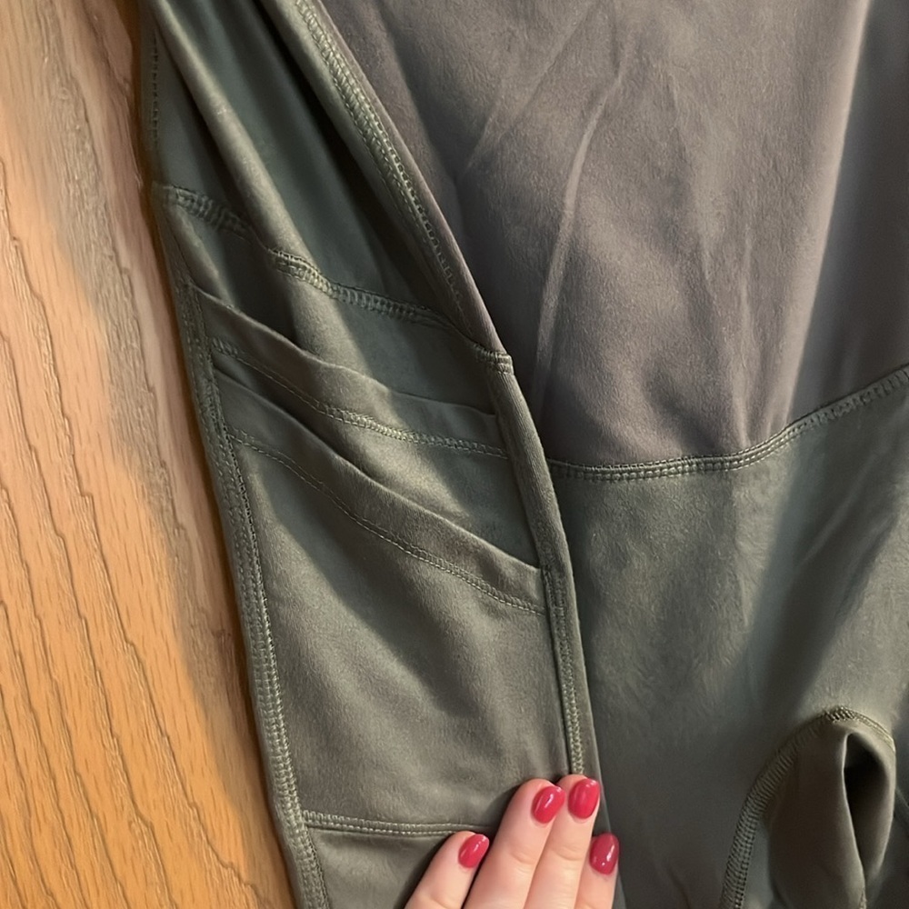 Blanqi‎ Olive Green Maternity Pocket Leggings NWT Medium - Picture 4 of 13